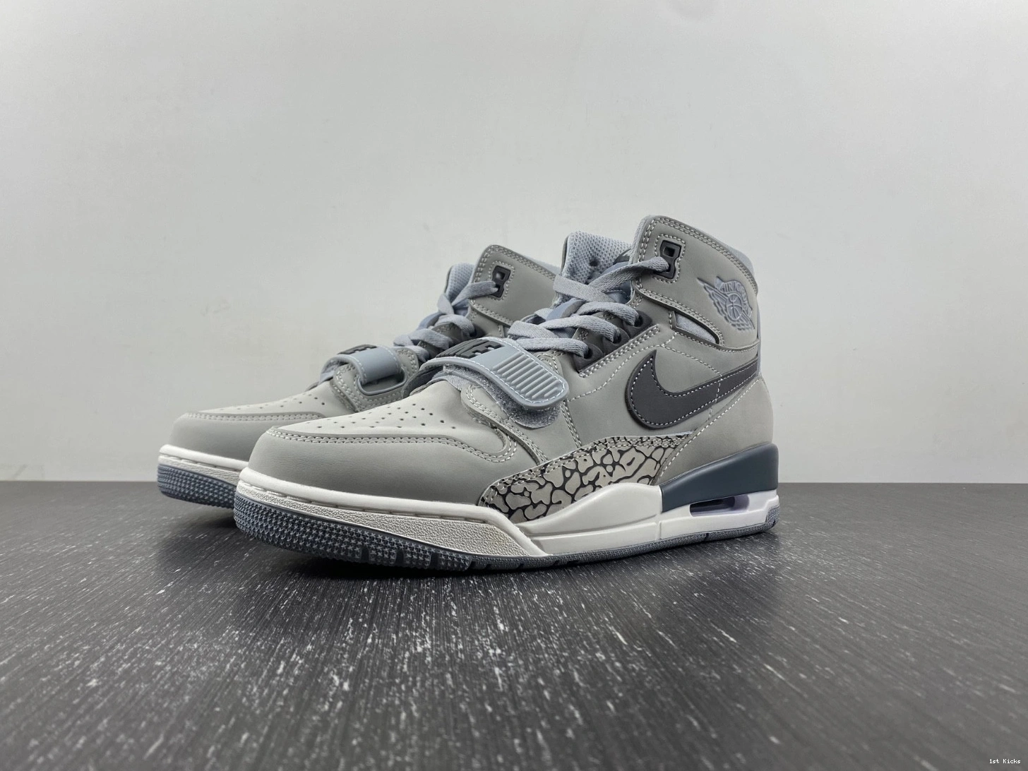 AV3922-002 - Jordan Legacy Grey Men's Wolf 312 1113